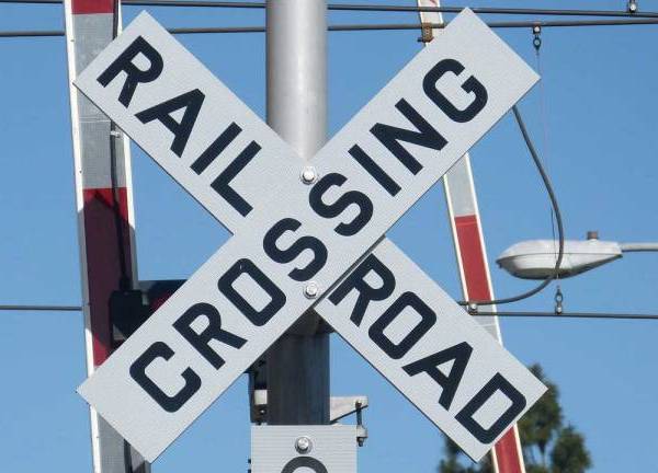 railroad-crossing-generic_459382